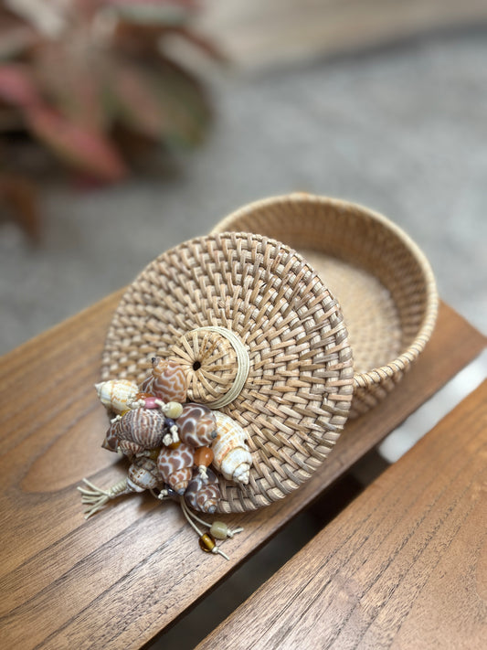 Rattan trinket box with shell lid