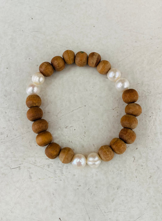 Sandalwood beaded bracelet with small pearls